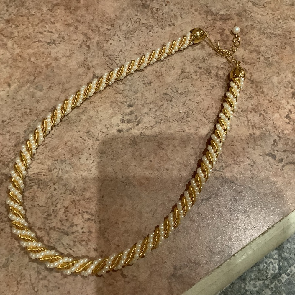 Elegant Gold and Cream Necklace